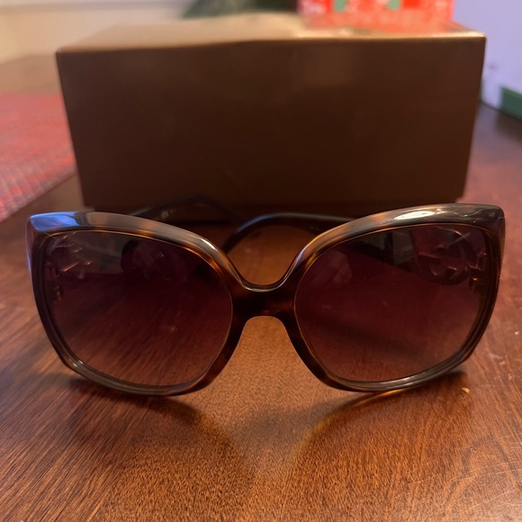Oversized Gucci sunglassesses - Picture 3 of 5